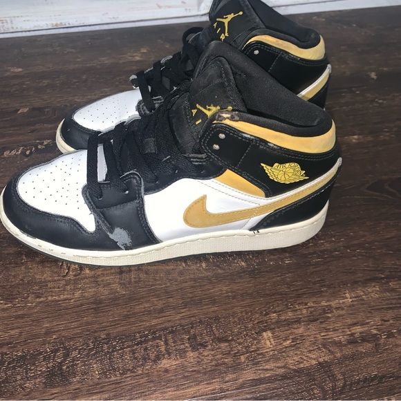 Nike Air Jordan 1 Mid Pollen size 6y - Picture 3 of 6